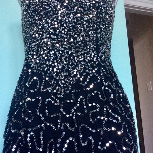 LAURENCE KAZAR NY Size L SEQUENCED GOWN - Picture 3 of 11